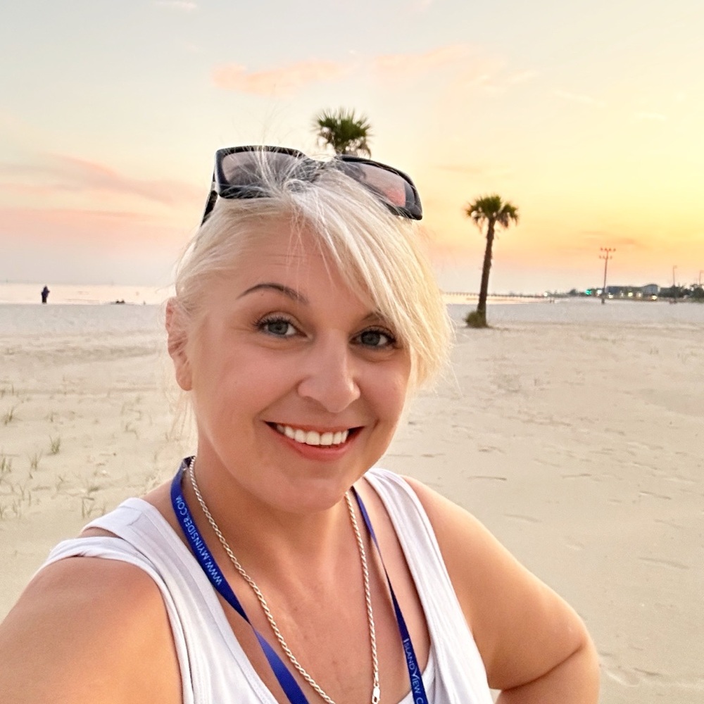 Meet your Posher, Deena